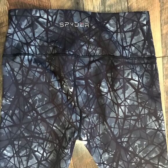 Spyder size M cropped leggings yoga pants black gray athletic athleisure - Picture 4 of 4